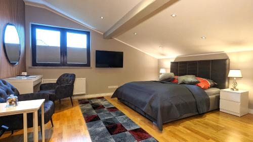 Queen Room