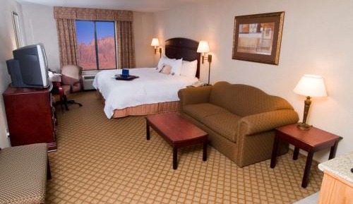 King Room with King Bed - Non-Smoking