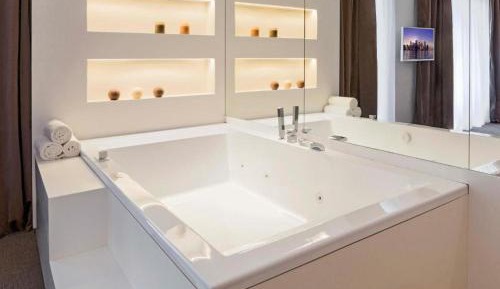 King Room with Spa Bath