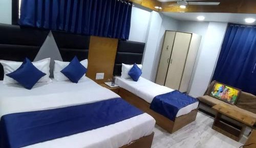 Deluxe Double Room (2 Adults + 1 Child)