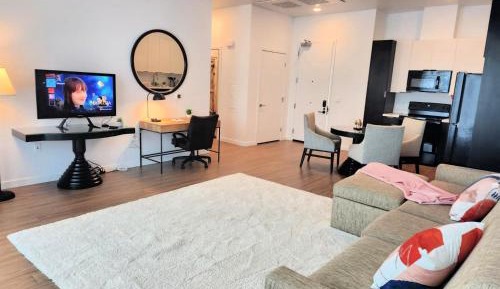 Two Bedroom Penthouse Apartment on Hewitt