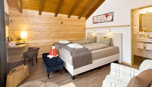 Premium Double Room with Balcony and Mountain View