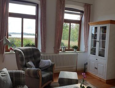 One-Bedroom Apartment with Lake View
