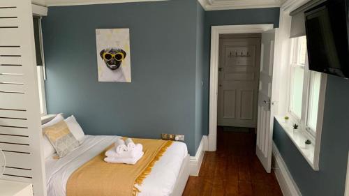 Deluxe One-Bedroom Apartment with City View