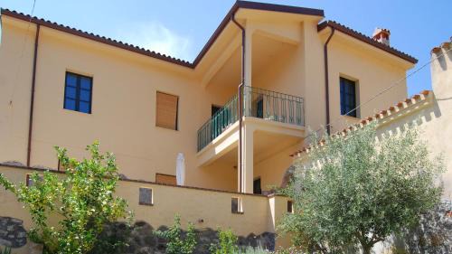 Villa with Garden View