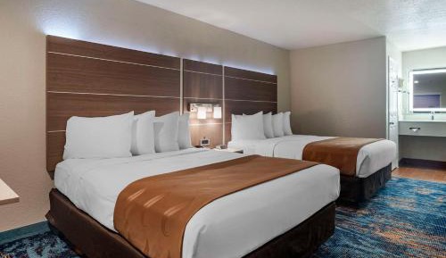 Queen Room with Two Queen Beds - Non-Smoking