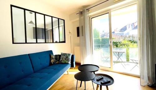 Deluxe One-Bedroom Apartment with Garden View
