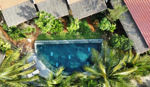 Villa with Garden View