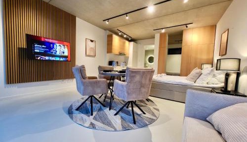 Deluxe King Suite