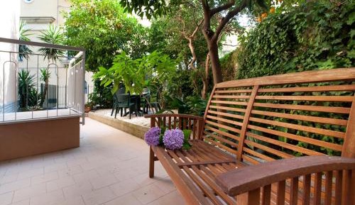Quadruple Room with Private Garden 