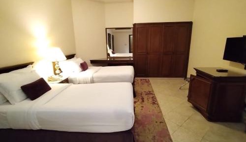 Single Room with Shared Bathroom