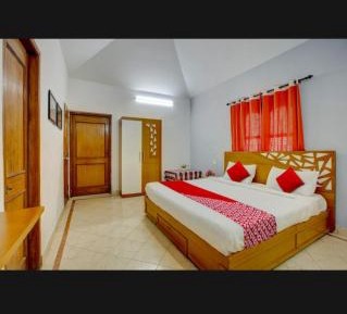 Deluxe Double Room (2 Adults + 1 Child)