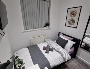 Single Room with Shared Bathroom