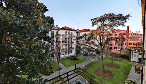 Apartment with Garden View