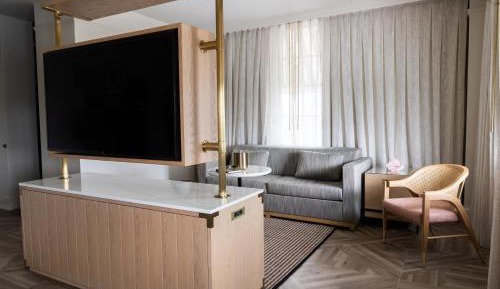 Junior King Suite with Sofa Bed