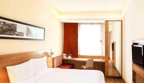 Standard Room with 1 Queen Bed