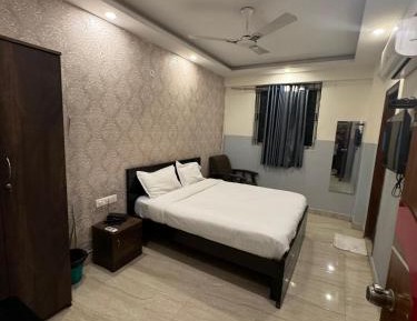 Deluxe Double Room (2 Adults + 1 Child)