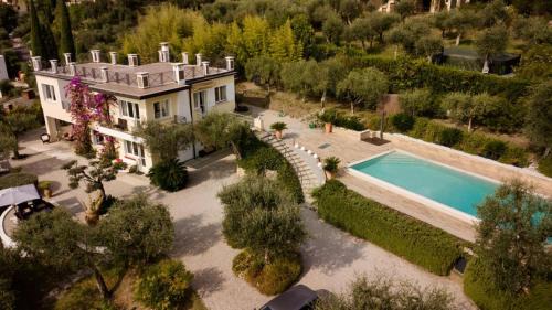 Villa with Garden View