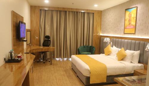 Deluxe Double or Twin Room with City View