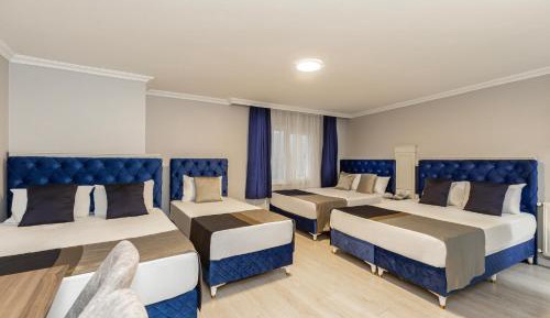 Deluxe Family Room
