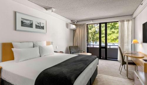 Lakeside King Room