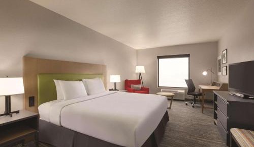 King Room with Roll-In Shower - Disability Access