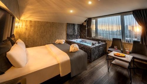 Deluxe King Room