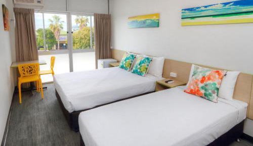 Economy Queen and Single Room with Shared Bathroom