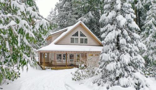 Three-Bedroom Holiday Home 