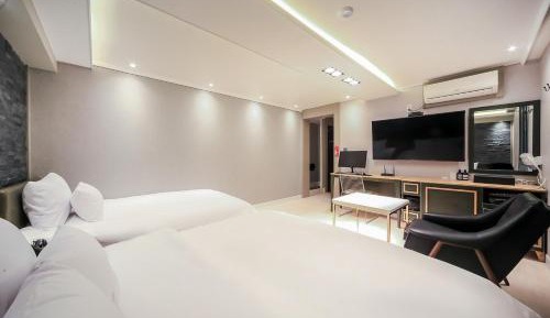 Twin Room with Private Bathroom