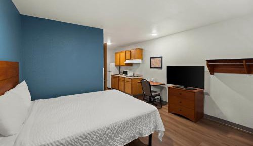 Standard Double Room with Roll-In Shower - Disability Access/Non-Smoking 
