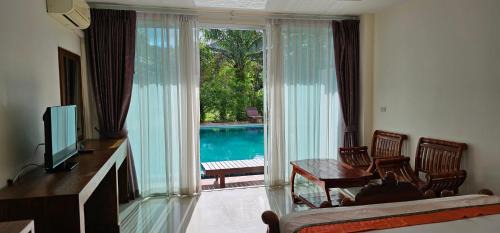 King Room with Pool View