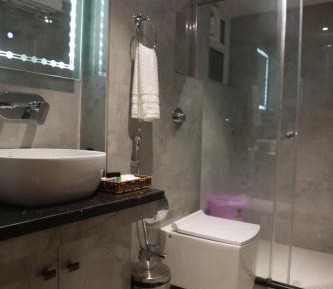 Deluxe Double Room (2 Adults + 1 Child)