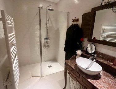 Suite with Hot Tub
