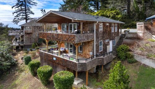 Three-Bedroom Holiday Home 
