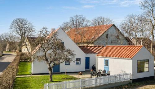 Four-Bedroom Holiday Home