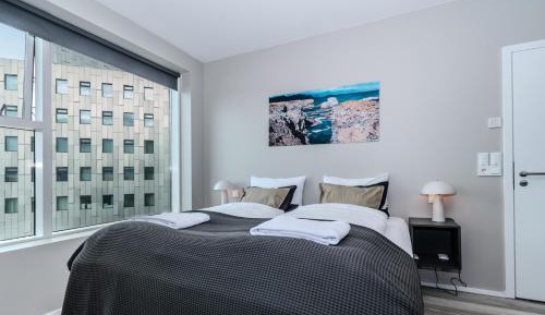 Two-Bedroom Apartment with Balcony and 2 Bathrooms