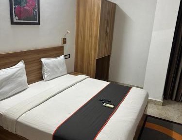 Deluxe Double Room (2 Adults + 1 Child)