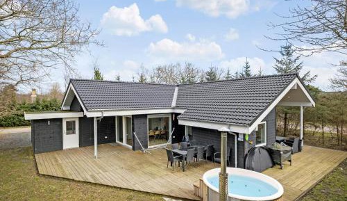 Three-Bedroom Holiday Home 