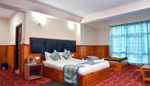 Deluxe Queen Room