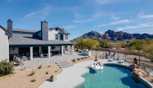 Seven-Bedroom Holiday Home