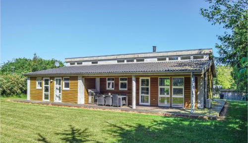 Three-Bedroom Holiday Home 