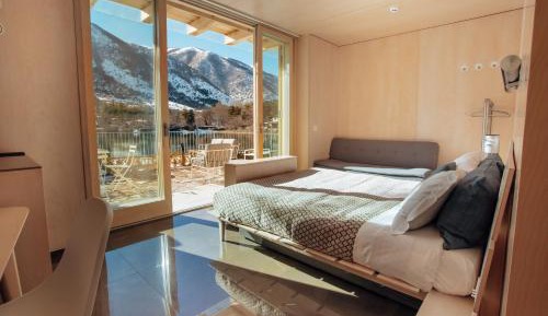Deluxe Room (2 Adults + 1 Child)
