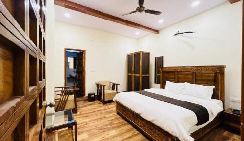 Deluxe King Room