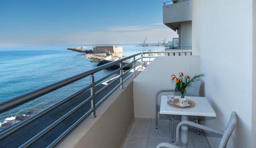 Double or Twin Room with Sea View