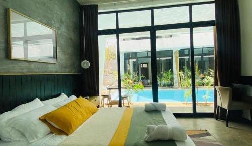 Deluxe Queen Suite