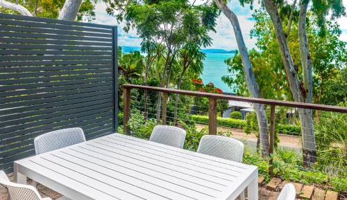 Two-Bedroom Apartment - Sunset Waters 17