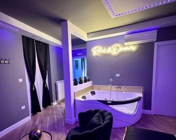 Deluxe Suite with Spa Bath