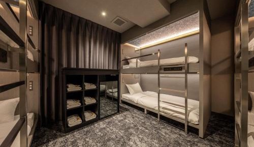 Single Bed in Mixed Dormitory Room