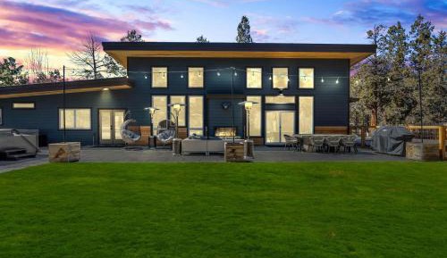 Three-Bedroom Holiday Home 